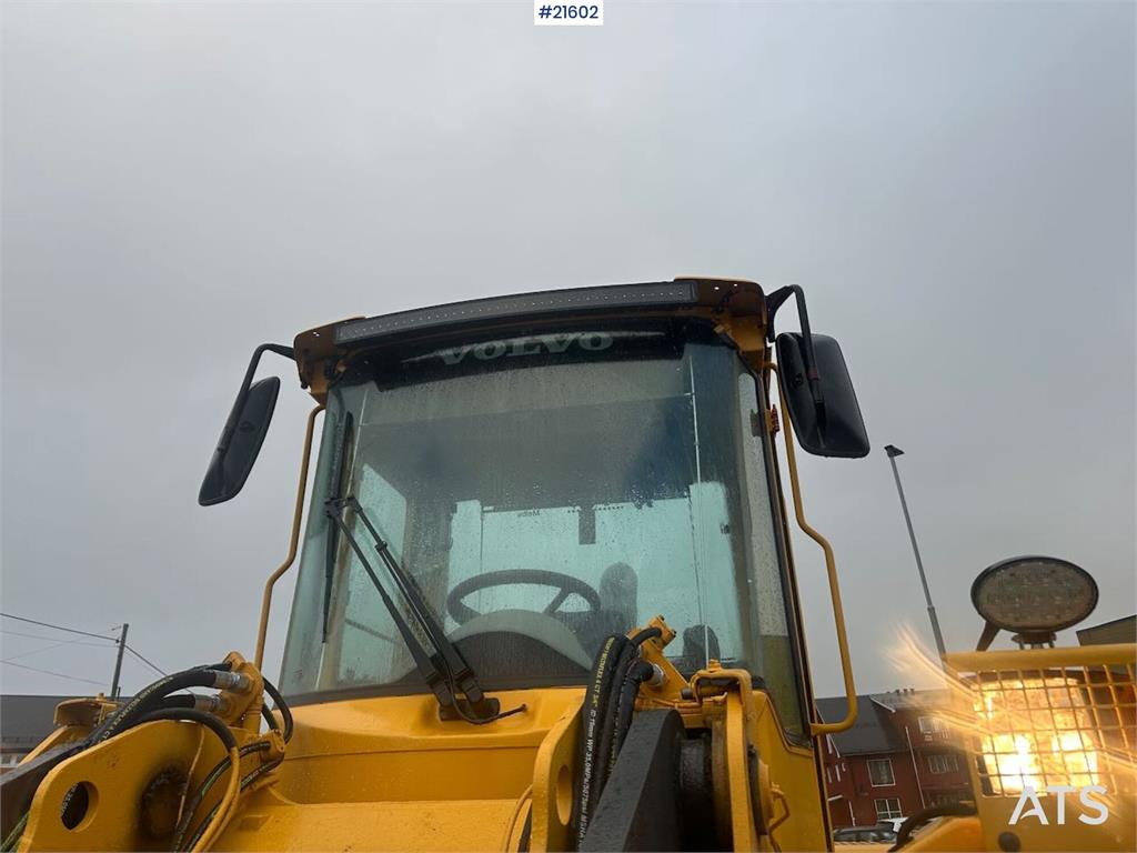 Volvo L90 E wheel loader w/ 3rd and 4th function, bucket