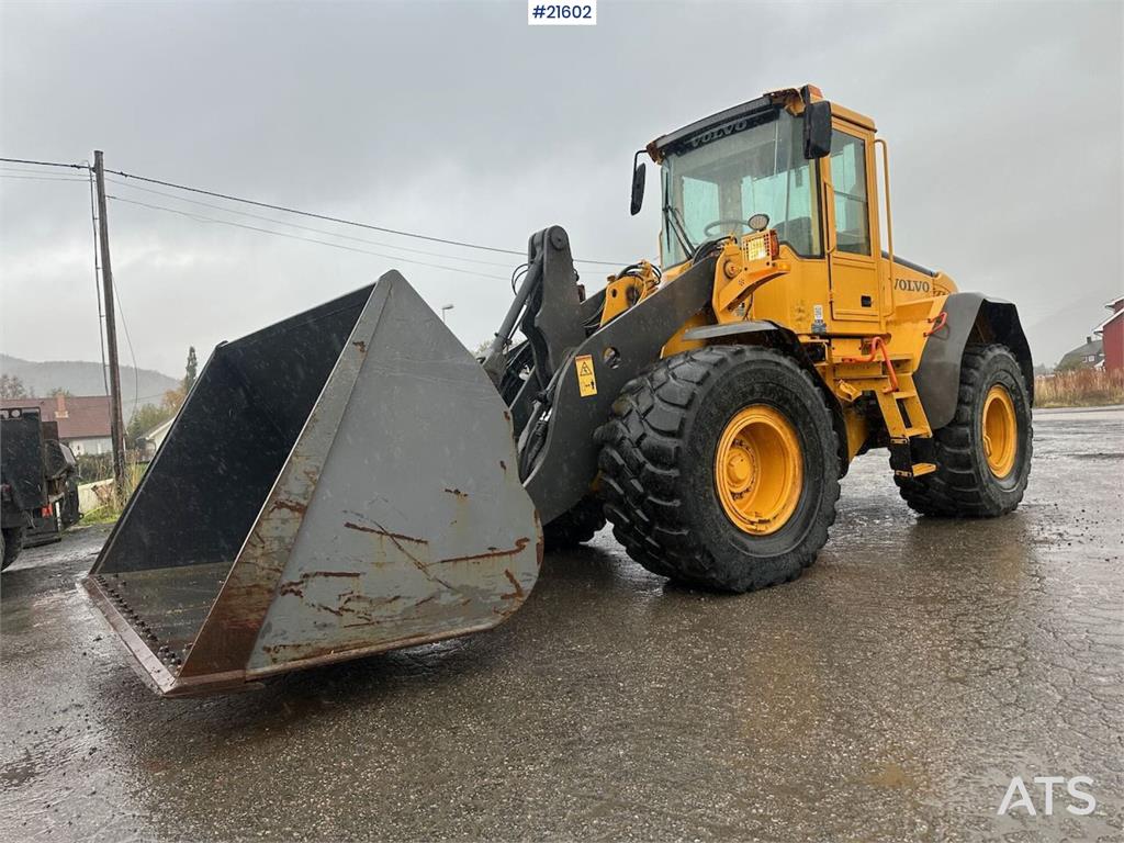 Volvo L90 E wheel loader w/ 3rd and 4th function, bucket