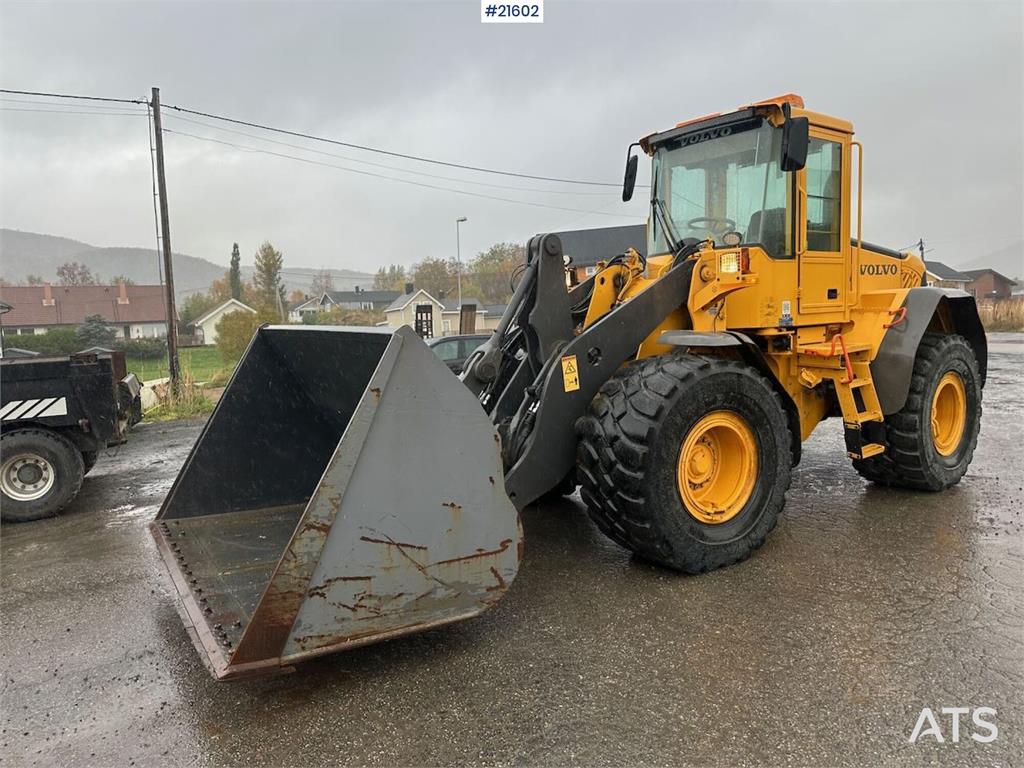 Volvo L90 E wheel loader w/ 3rd and 4th function, bucket