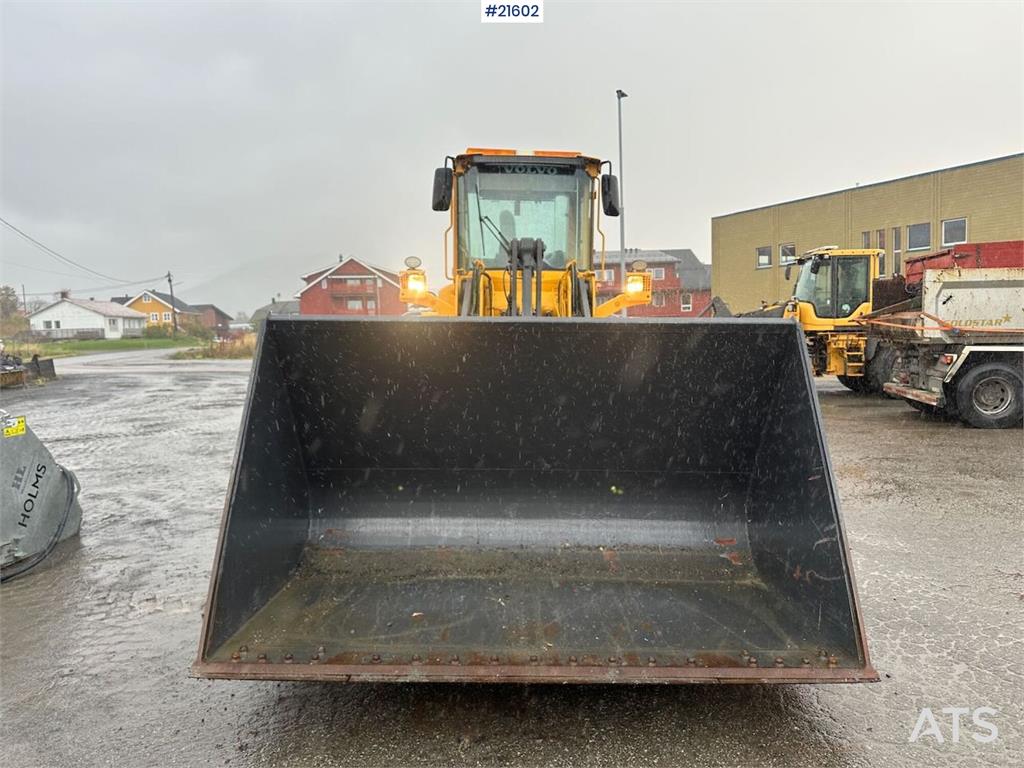 Volvo L90 E wheel loader w/ 3rd and 4th function, bucket