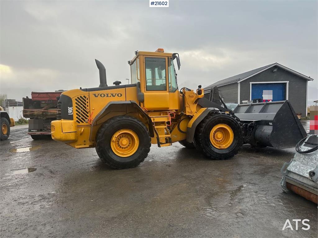 Volvo L90 E wheel loader w/ 3rd and 4th function, bucket