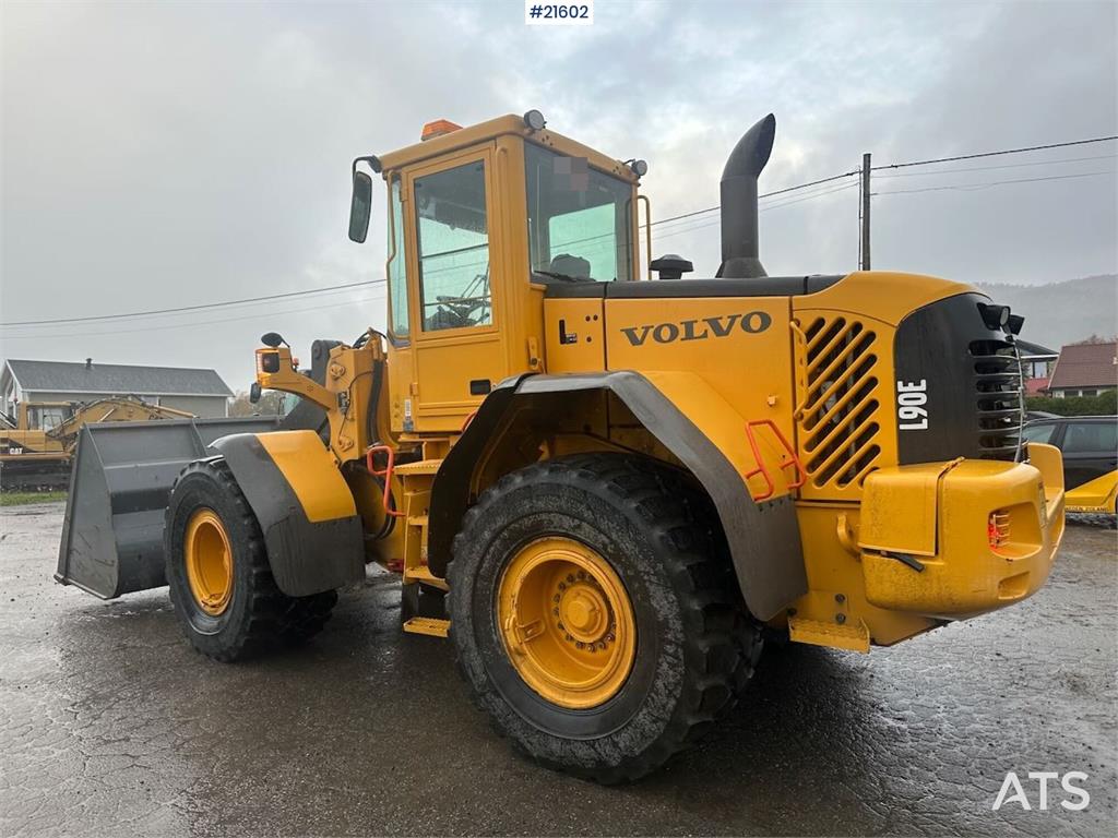 Volvo L90 E wheel loader w/ 3rd and 4th function, bucket