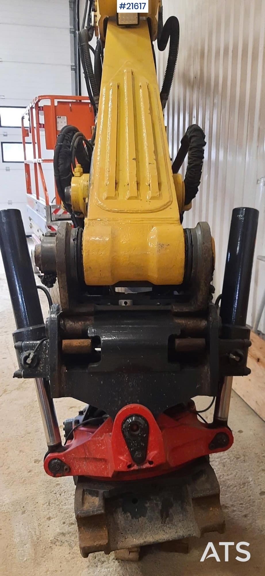 Komatsu PC 210 LC-11 w/ Sanding Bucket and Rototilt