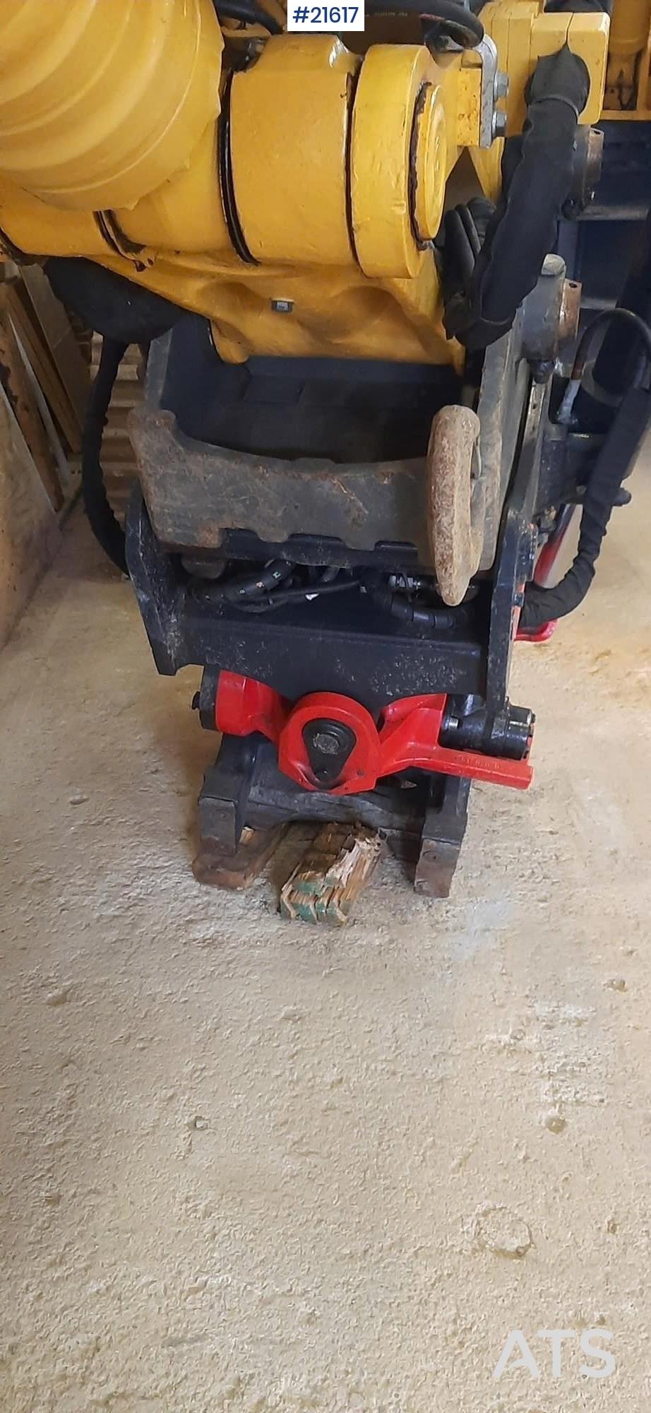 Komatsu PC 210 LC-11 w/ Sanding Bucket and Rototilt