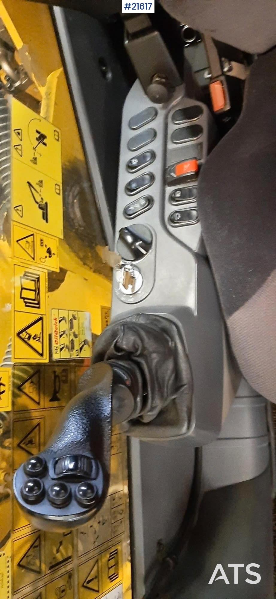 Komatsu PC 210 LC-11 w/ Sanding Bucket and Rototilt