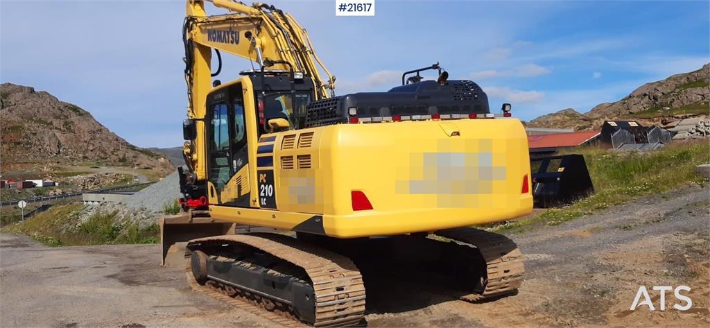 Komatsu PC 210 LC-11 w/ Sanding Bucket and Rototilt