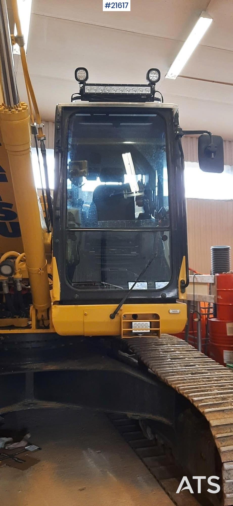 Komatsu PC 210 LC-11 w/ Sanding Bucket and Rototilt