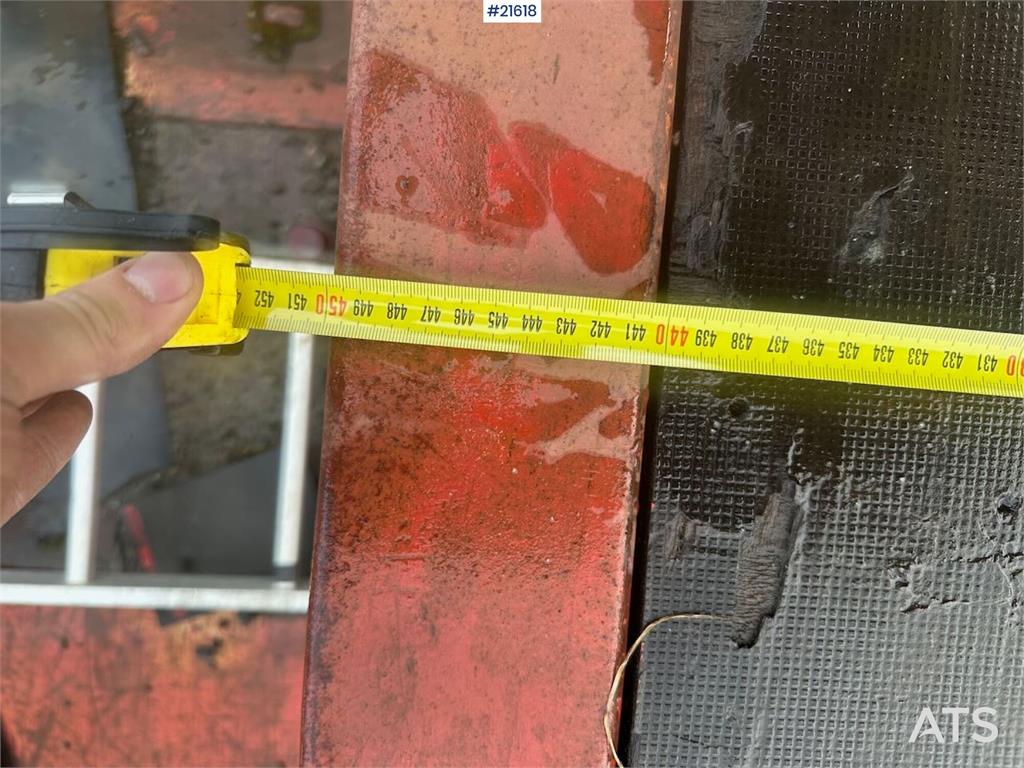 Vang DC 111 Ts 3 axle well trailer