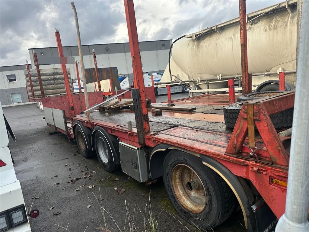 Vang DC 111 Ts 3 axle well trailer