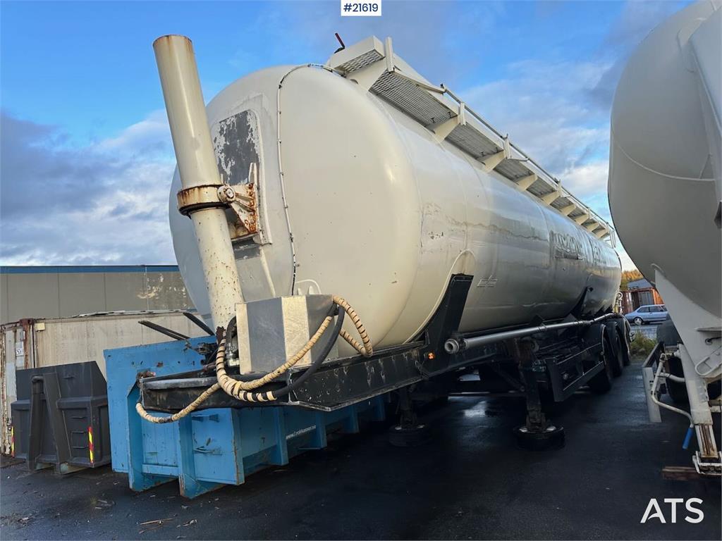 Spitzer silo trailer, 3-axle bulk trailer.