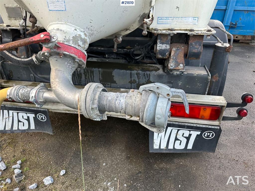 Spitzer silo trailer, 3-axle bulk trailer.