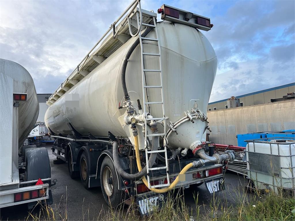 Spitzer silo trailer, 3-axle bulk trailer.