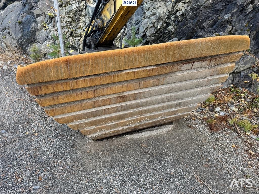 Komatsu PC290LC-10 w/ Rototilt, 2 buckets and GPS. New und