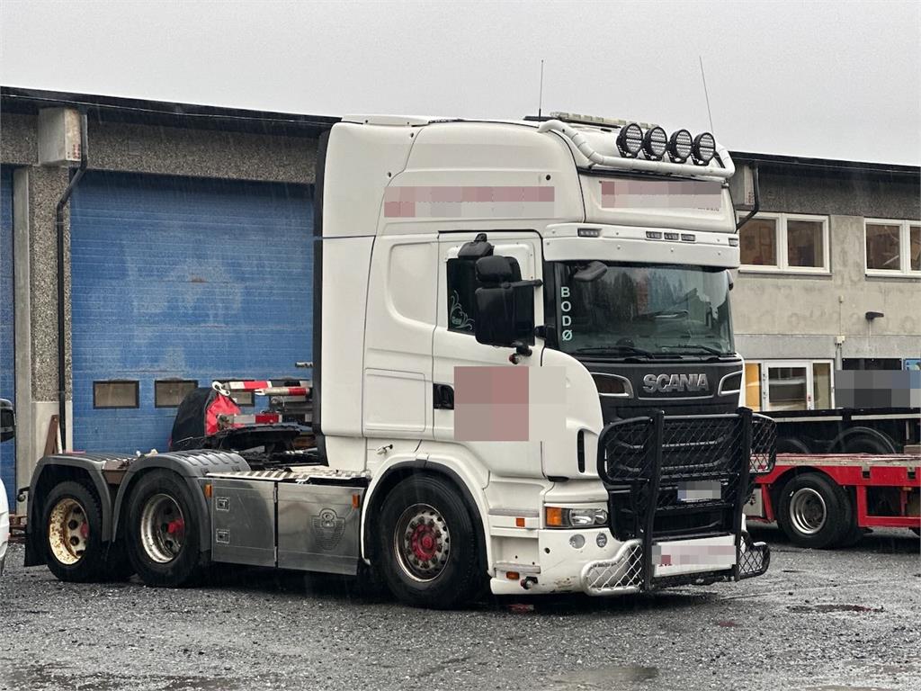 Scania R620 tractor unit w/ NATO connector and low mileag