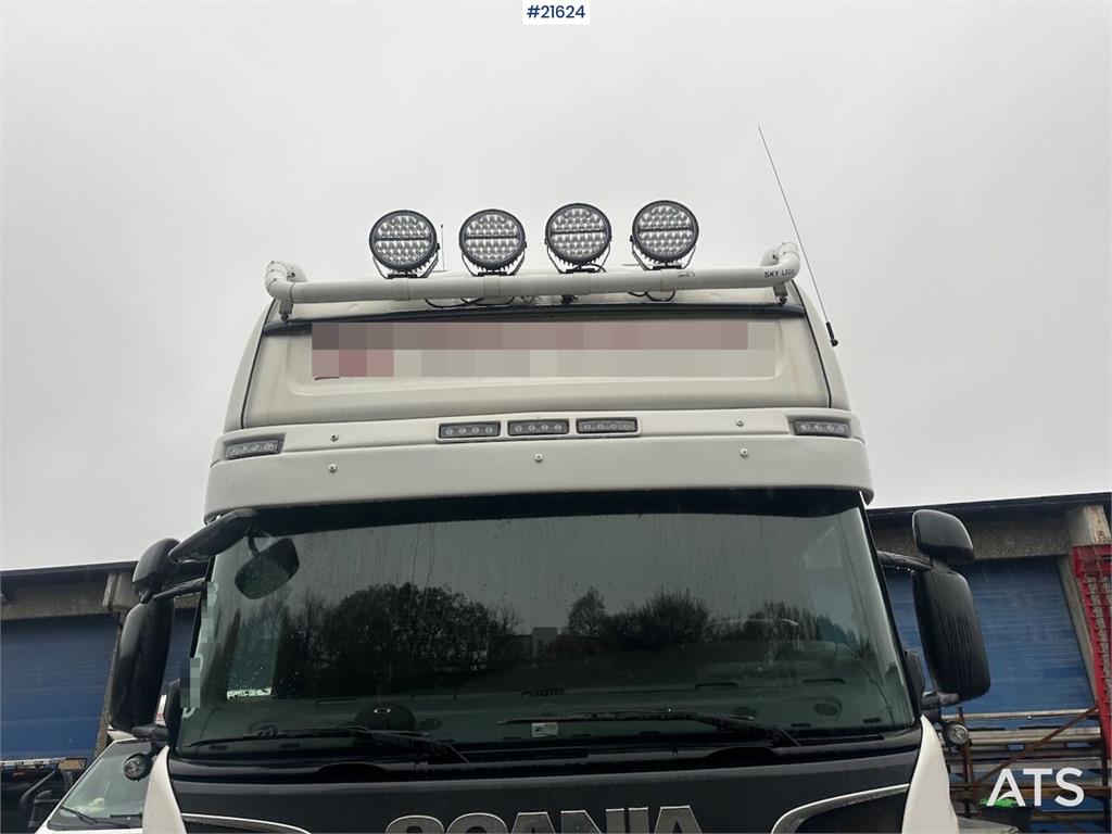 Scania R620 tractor unit w/ NATO connector and low mileag