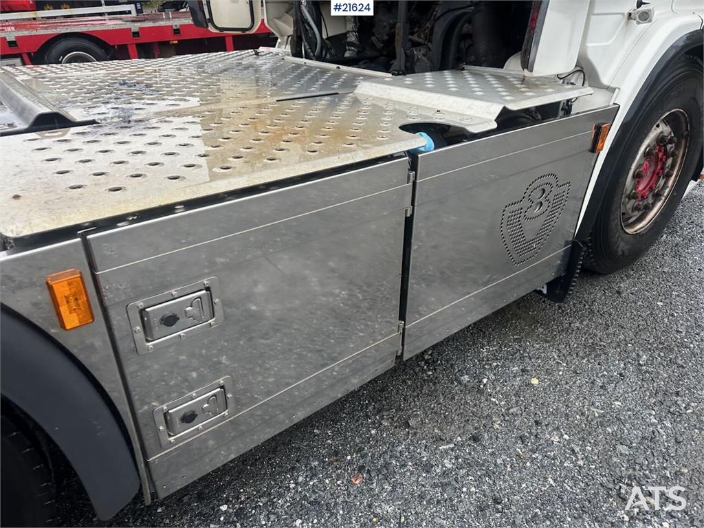Scania R620 tractor unit w/ NATO connector and low mileag