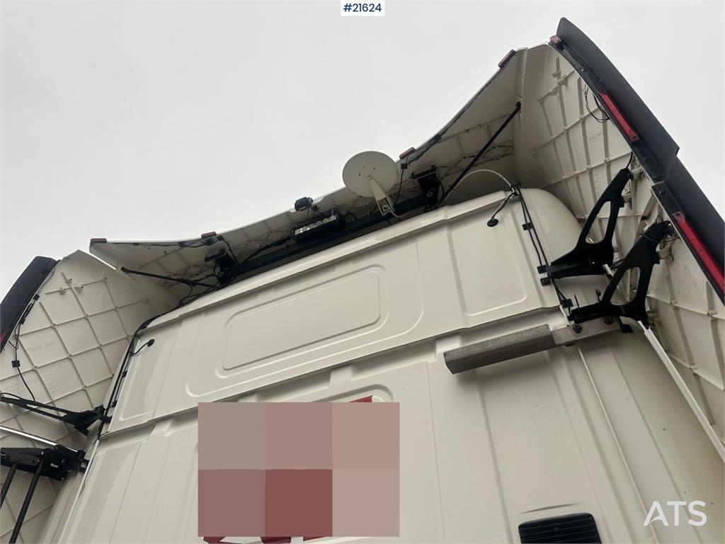 Scania R620 tractor unit w/ NATO connector and low mileag