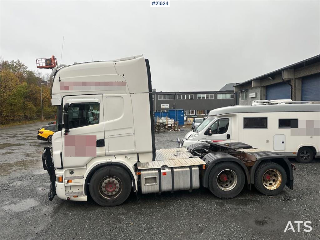 Scania R620 tractor unit w/ NATO connector and low mileag
