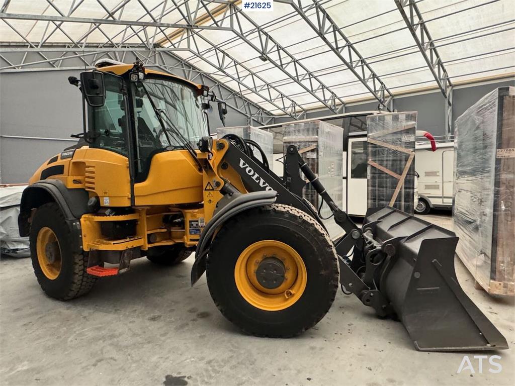 Volvo L45H Wheel Loader w/ lots of equipment! only 103 h