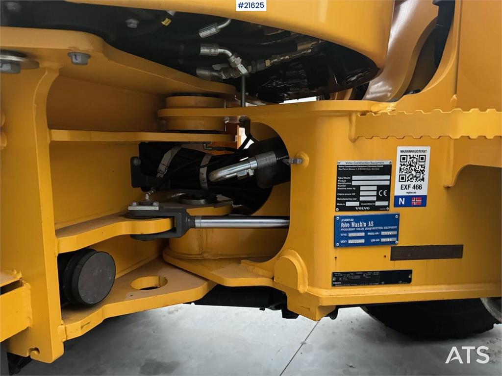 Volvo L45H Wheel Loader w/ lots of equipment! only 103 h