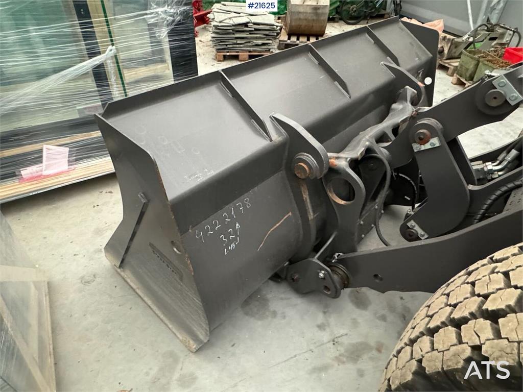 Volvo L45H Wheel Loader w/ lots of equipment! only 103 h