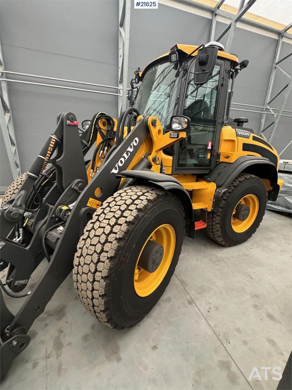 Volvo L45H Wheel Loader w/ lots of equipment! only 103 h
