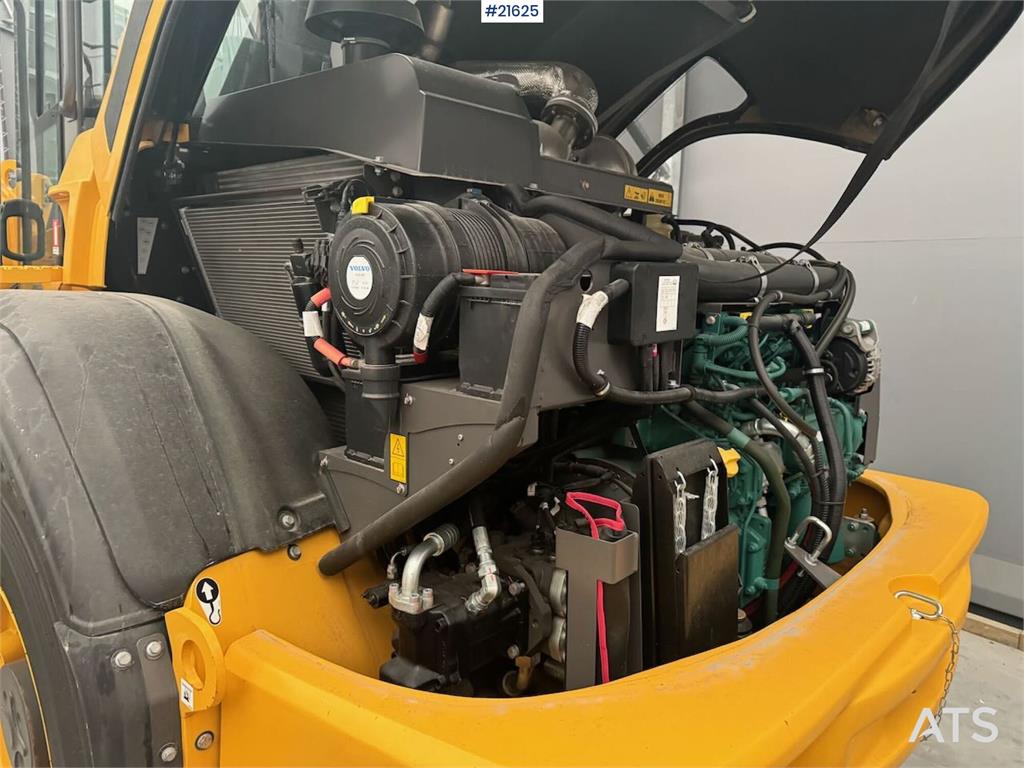 Volvo L45H Wheel Loader w/ lots of equipment! only 103 h