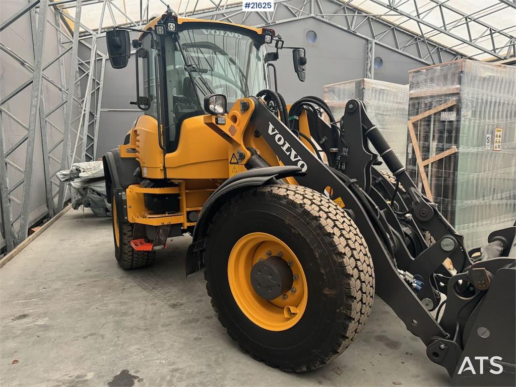 Volvo L45H Wheel Loader w/ lots of equipment! only 103 h