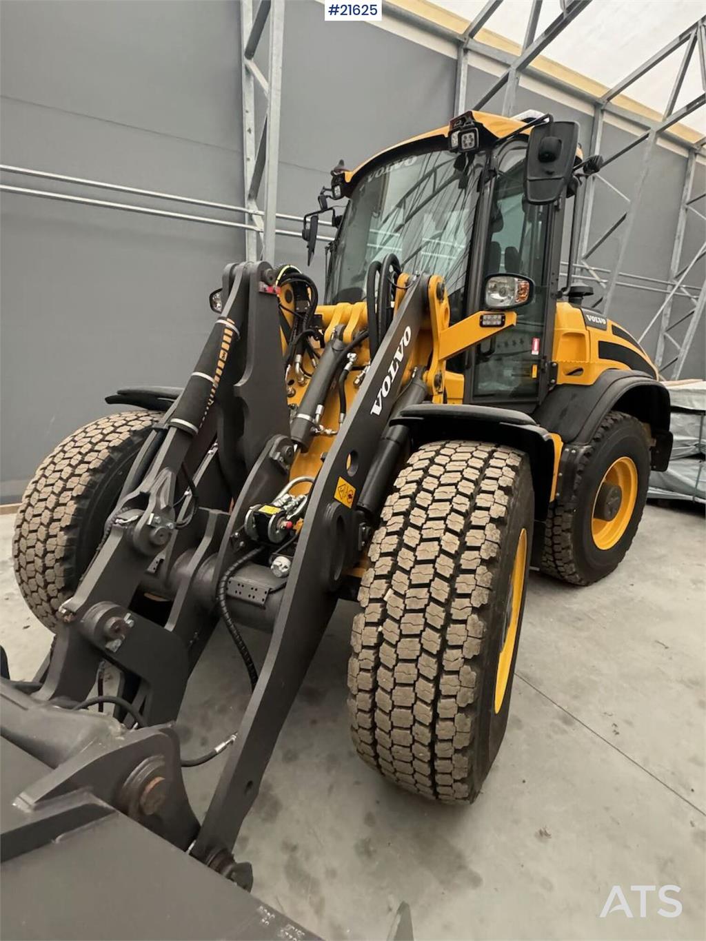 Volvo L45H Wheel Loader w/ lots of equipment! only 103 h