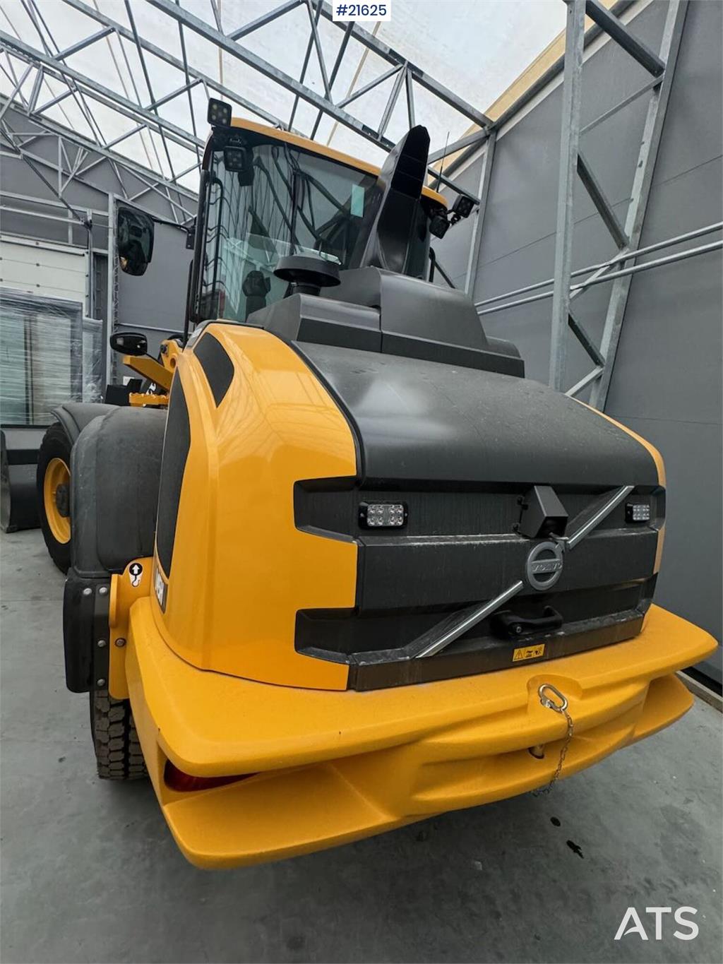 Volvo L45H Wheel Loader w/ lots of equipment! only 103 h