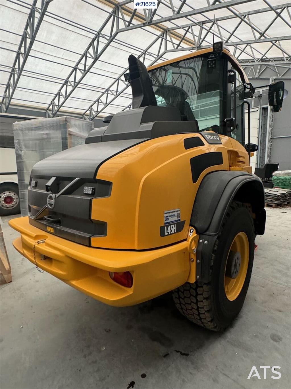 Volvo L45H Wheel Loader w/ lots of equipment! only 103 h