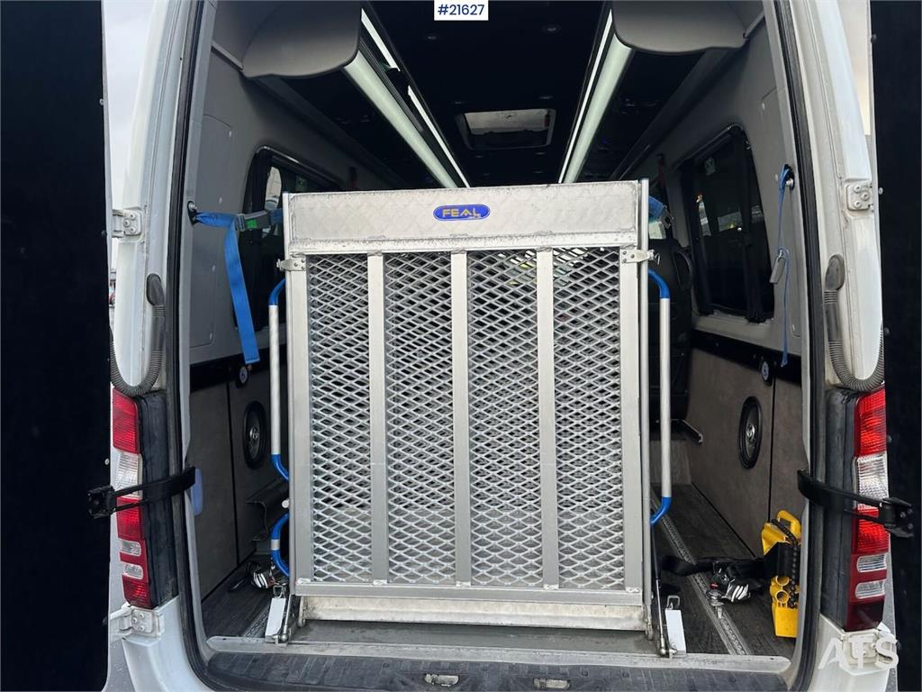 Mercedes-Benz sprinter minibus 4x2 w/ 16+1 seats, wheelchair ram