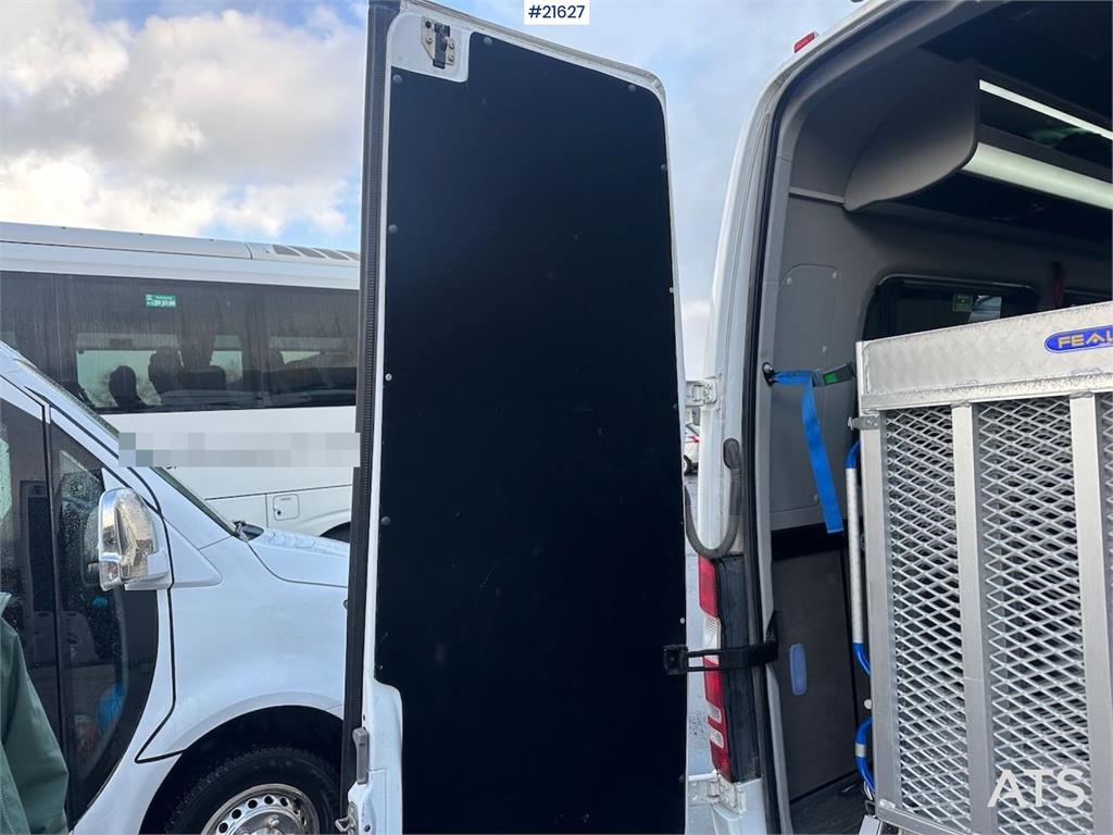 Mercedes-Benz sprinter minibus 4x2 w/ 16+1 seats, wheelchair ram