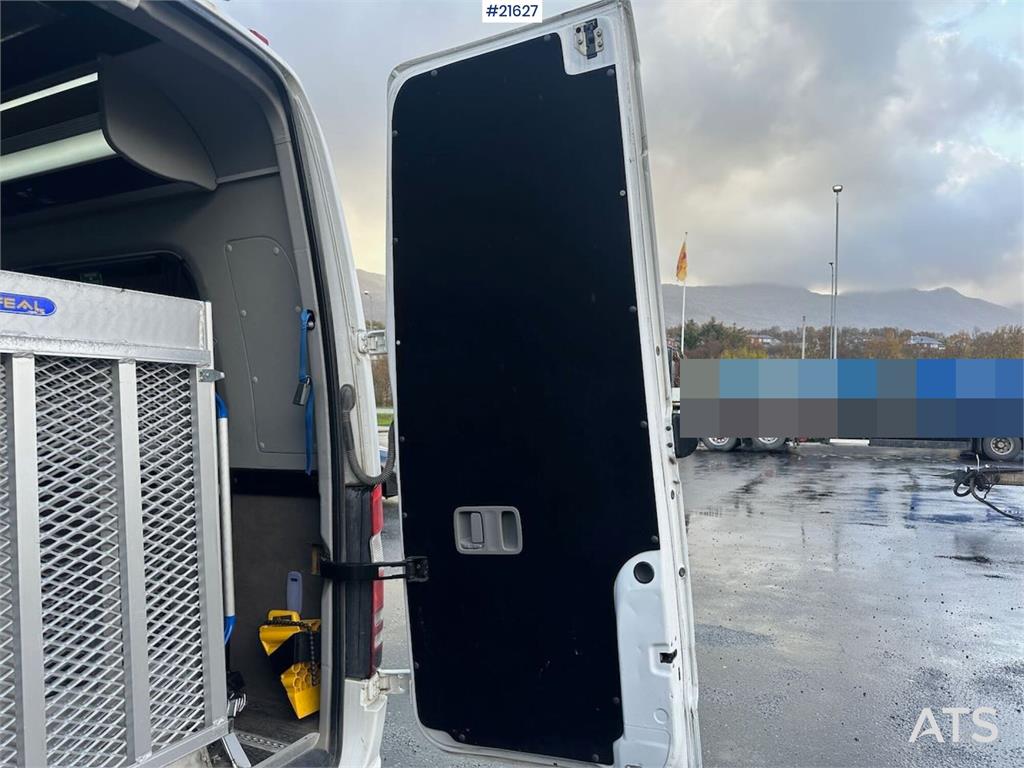 Mercedes-Benz sprinter minibus 4x2 w/ 16+1 seats, wheelchair ram