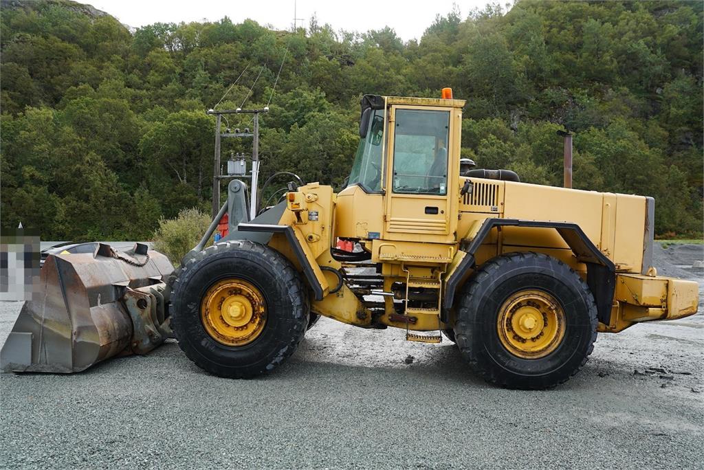 Volvo L120C wheel loader with 3rd function