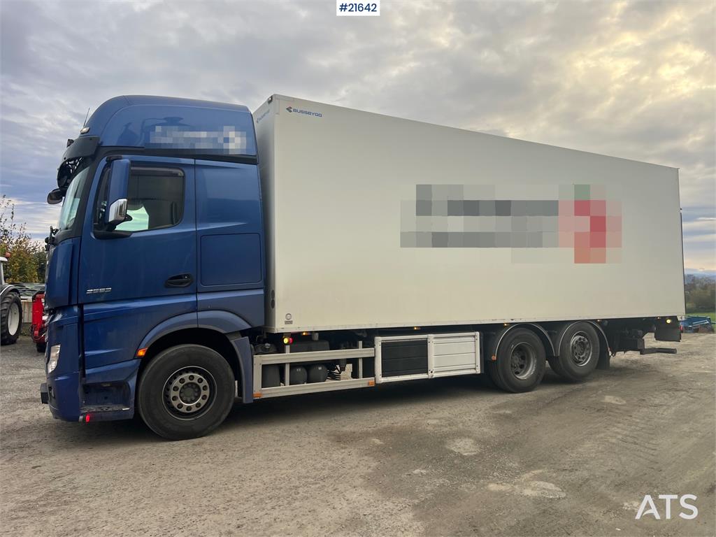Mercedes-Benz Actros 6x2 box truck with/refrigeration/freezer un