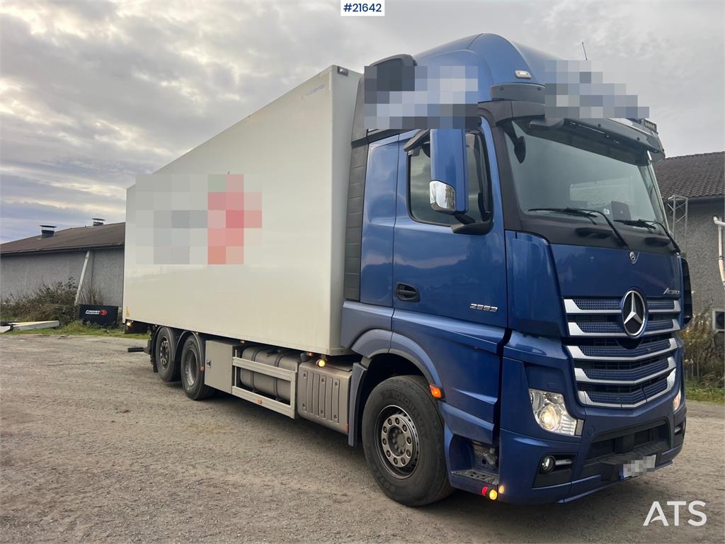 Mercedes-Benz Actros 6x2 box truck with/refrigeration/freezer un