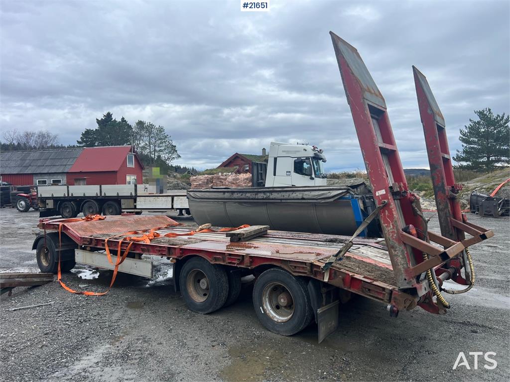 Damm 3 axle machine trailer w/ hydraulic driving bridge