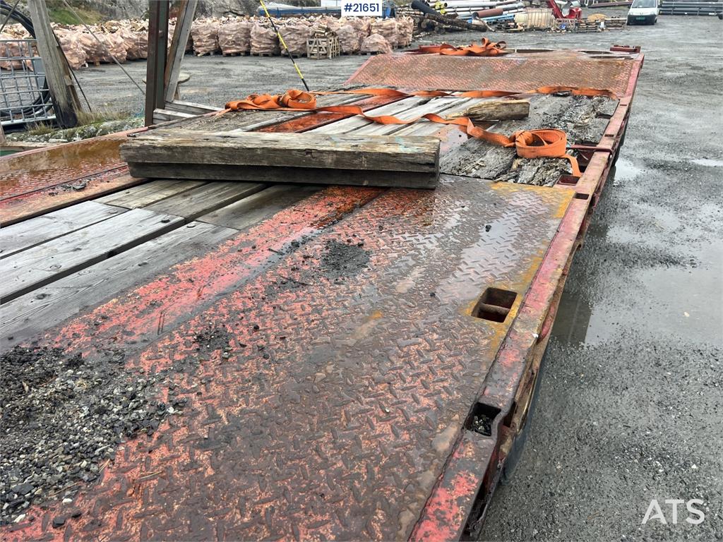 Damm 3 axle machine trailer w/ hydraulic driving bridge