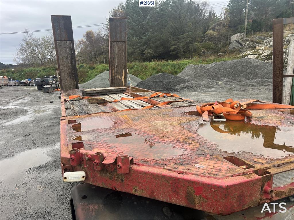 Damm 3 axle machine trailer w/ hydraulic driving bridge