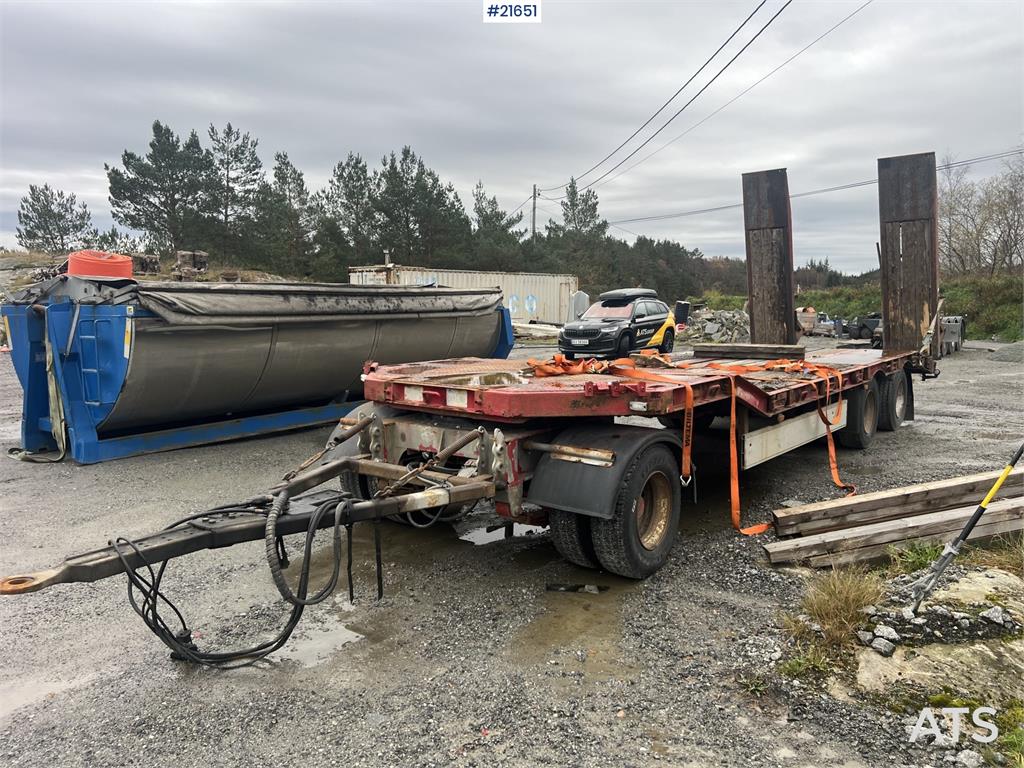 Damm 3 axle machine trailer w/ hydraulic driving bridge