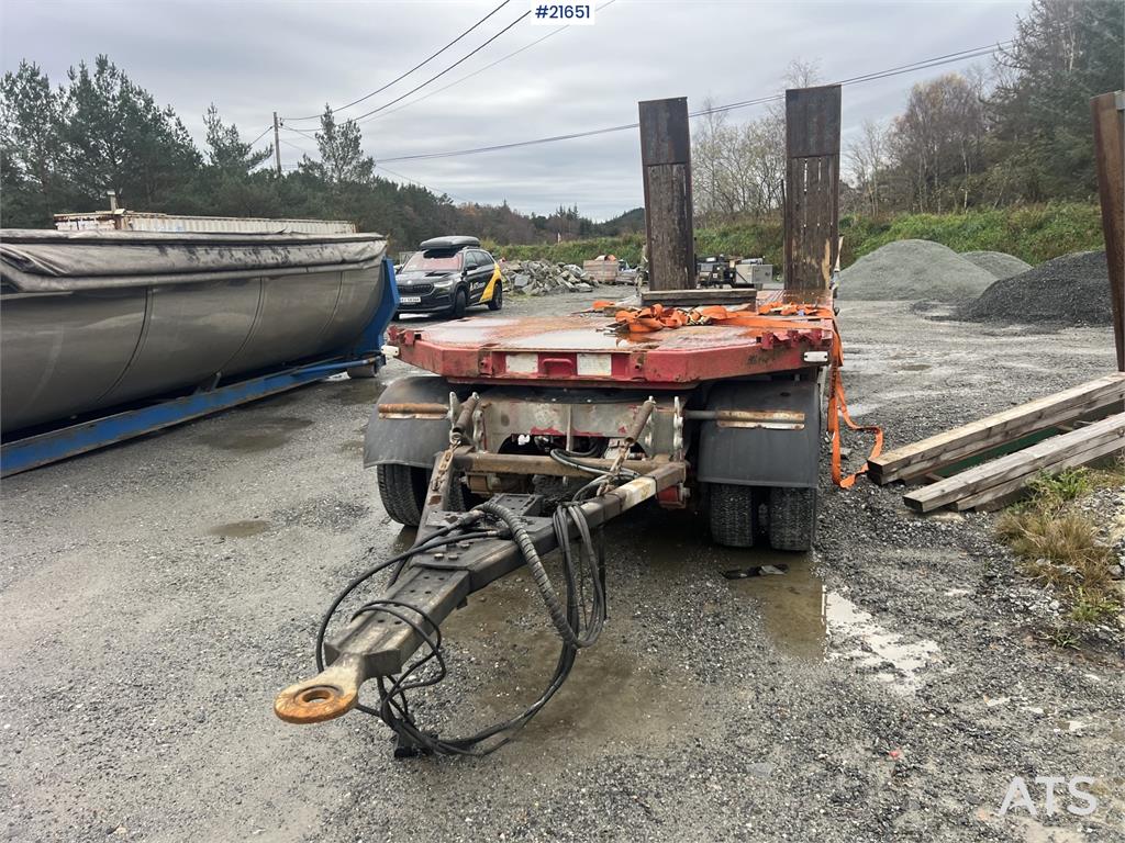 Damm 3 axle machine trailer w/ hydraulic driving bridge
