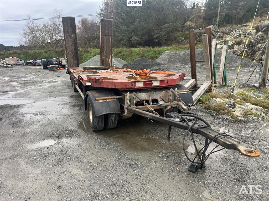 Damm 3 axle machine trailer w/ hydraulic driving bridge