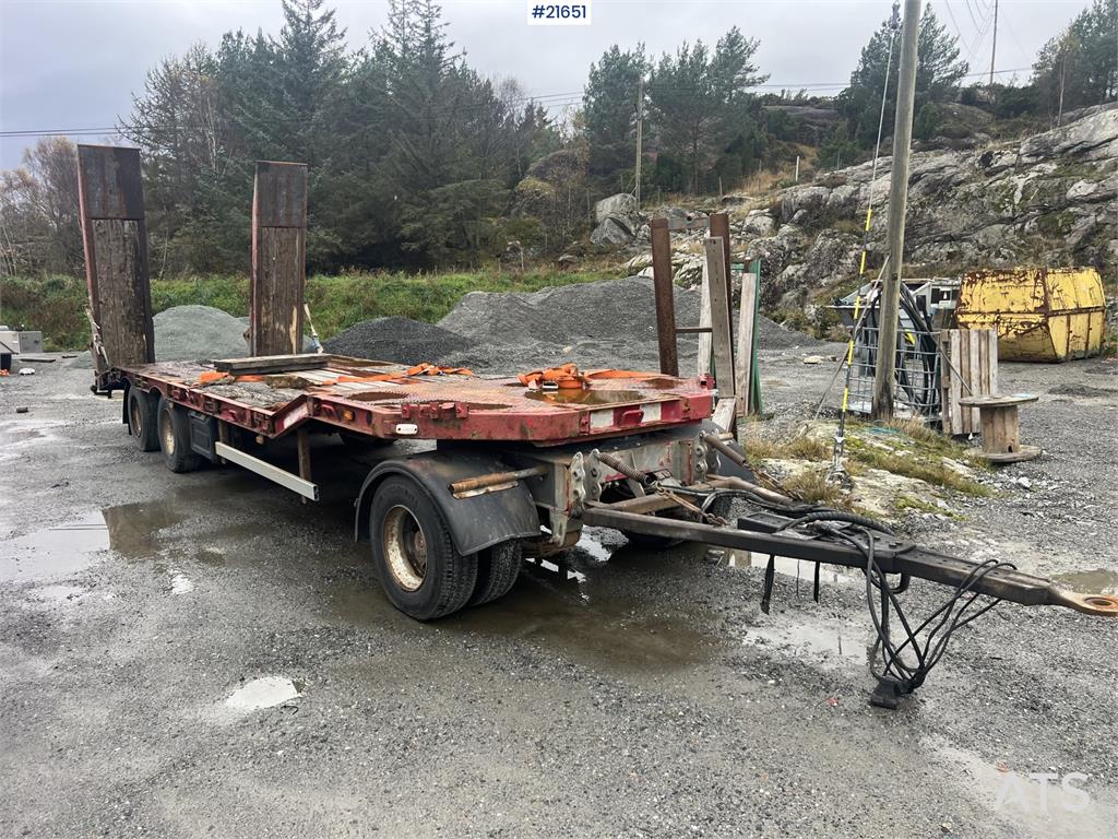 Damm 3 axle machine trailer w/ hydraulic driving bridge