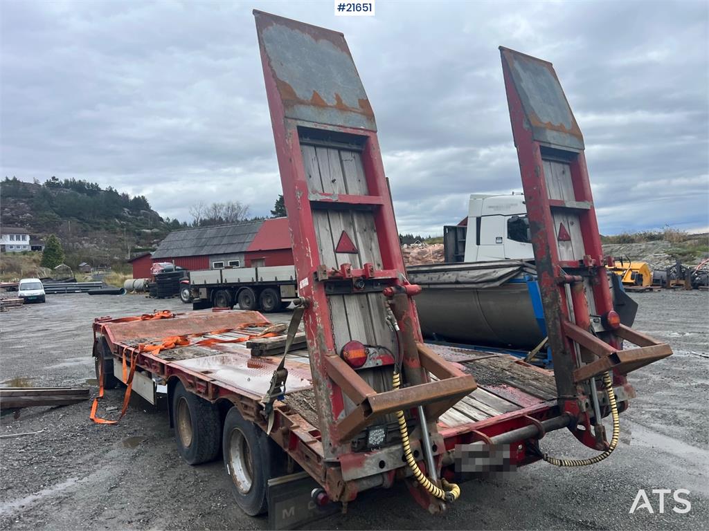 Damm 3 axle machine trailer w/ hydraulic driving bridge