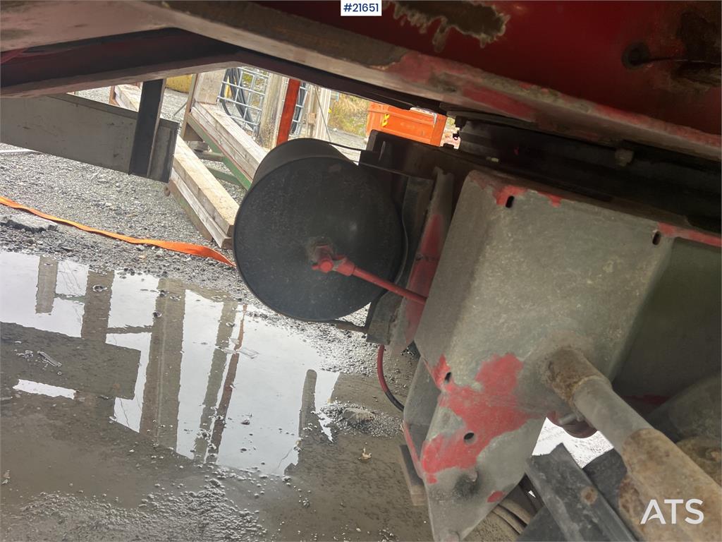 Damm 3 axle machine trailer w/ hydraulic driving bridge