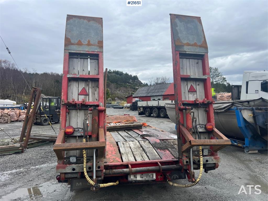 Damm 3 axle machine trailer w/ hydraulic driving bridge