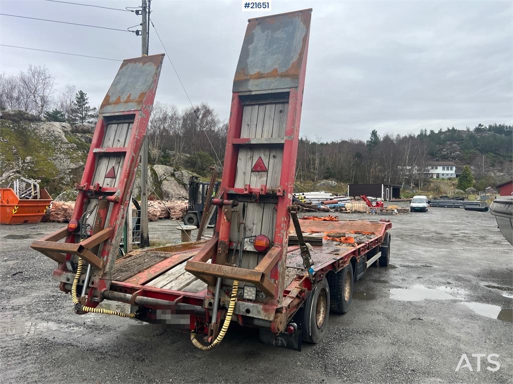 Damm 3 axle machine trailer w/ hydraulic driving bridge