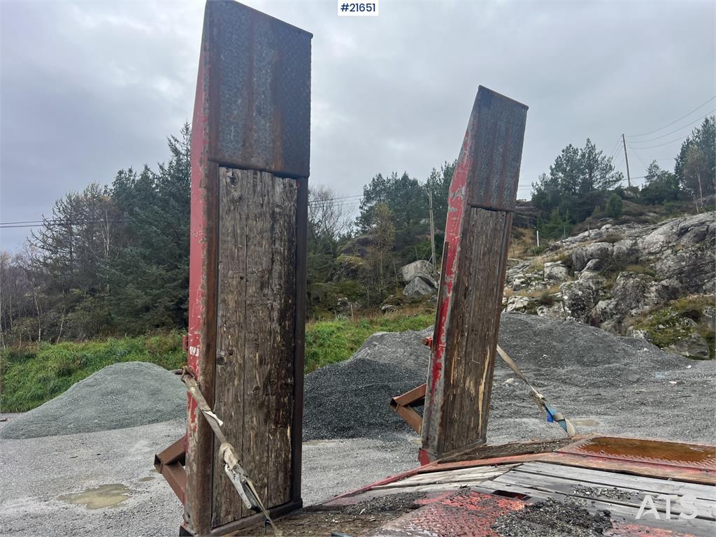 Damm 3 axle machine trailer w/ hydraulic driving bridge