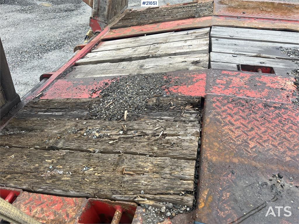 Damm 3 axle machine trailer w/ hydraulic driving bridge